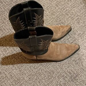 Tony Lama pointed toe cowgirl boots